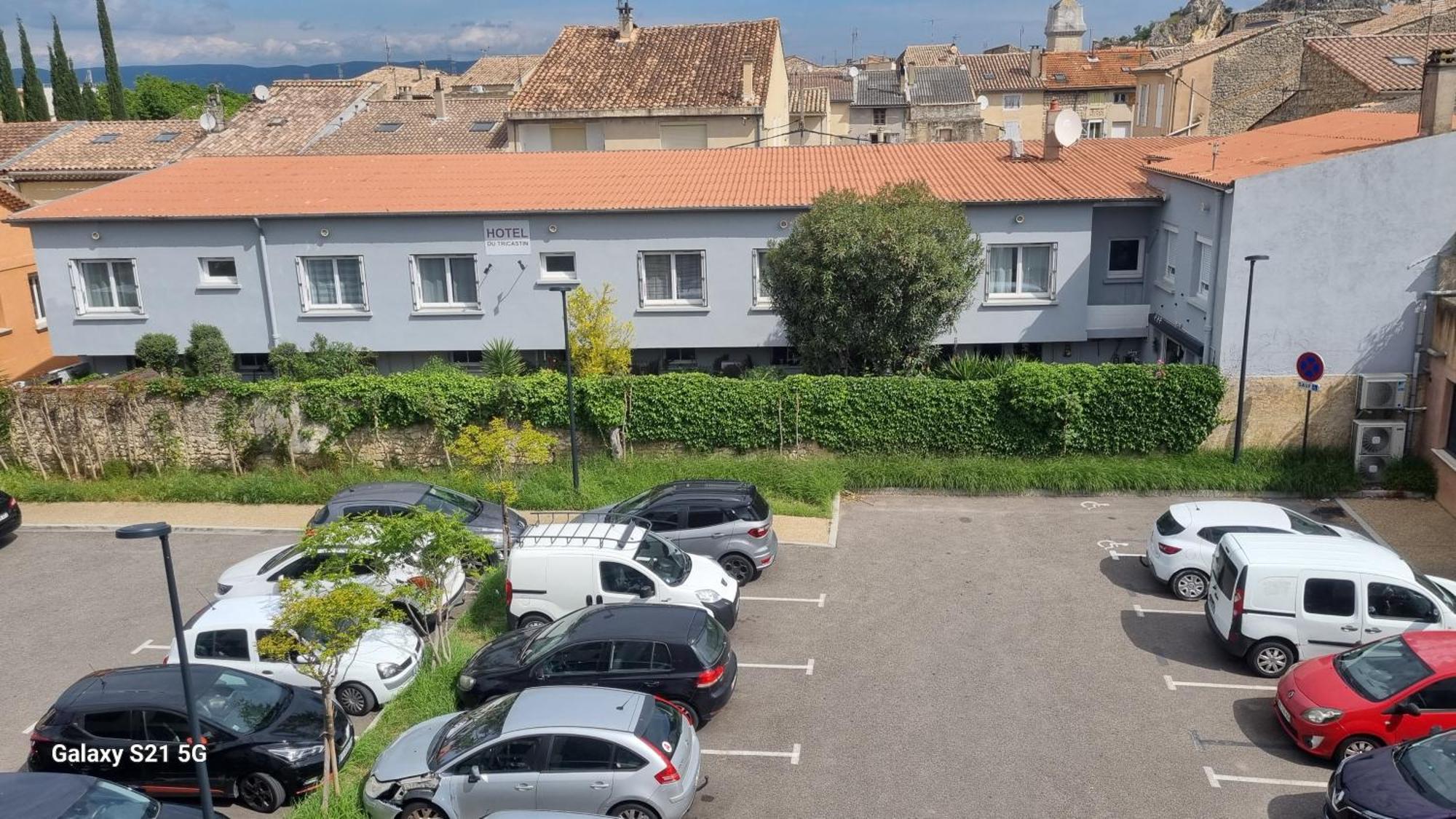 Hotel Du Tricastin Pierrelatte Exterior photo
